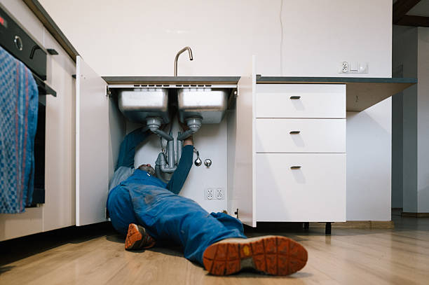 Professional Emergency Plumber technician working in Standish, MI